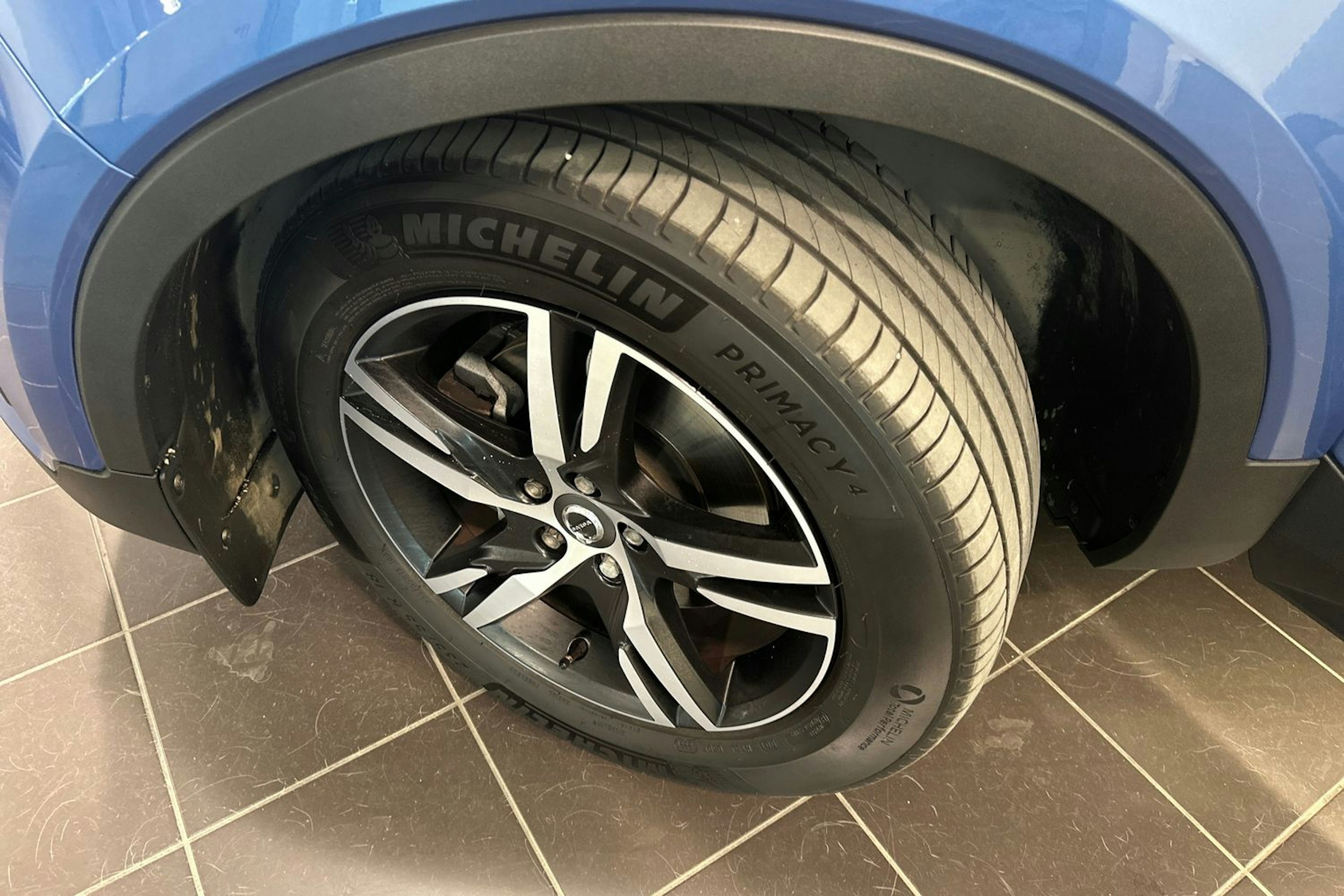 Sininen Volvo XC40 2021 kuva 29.