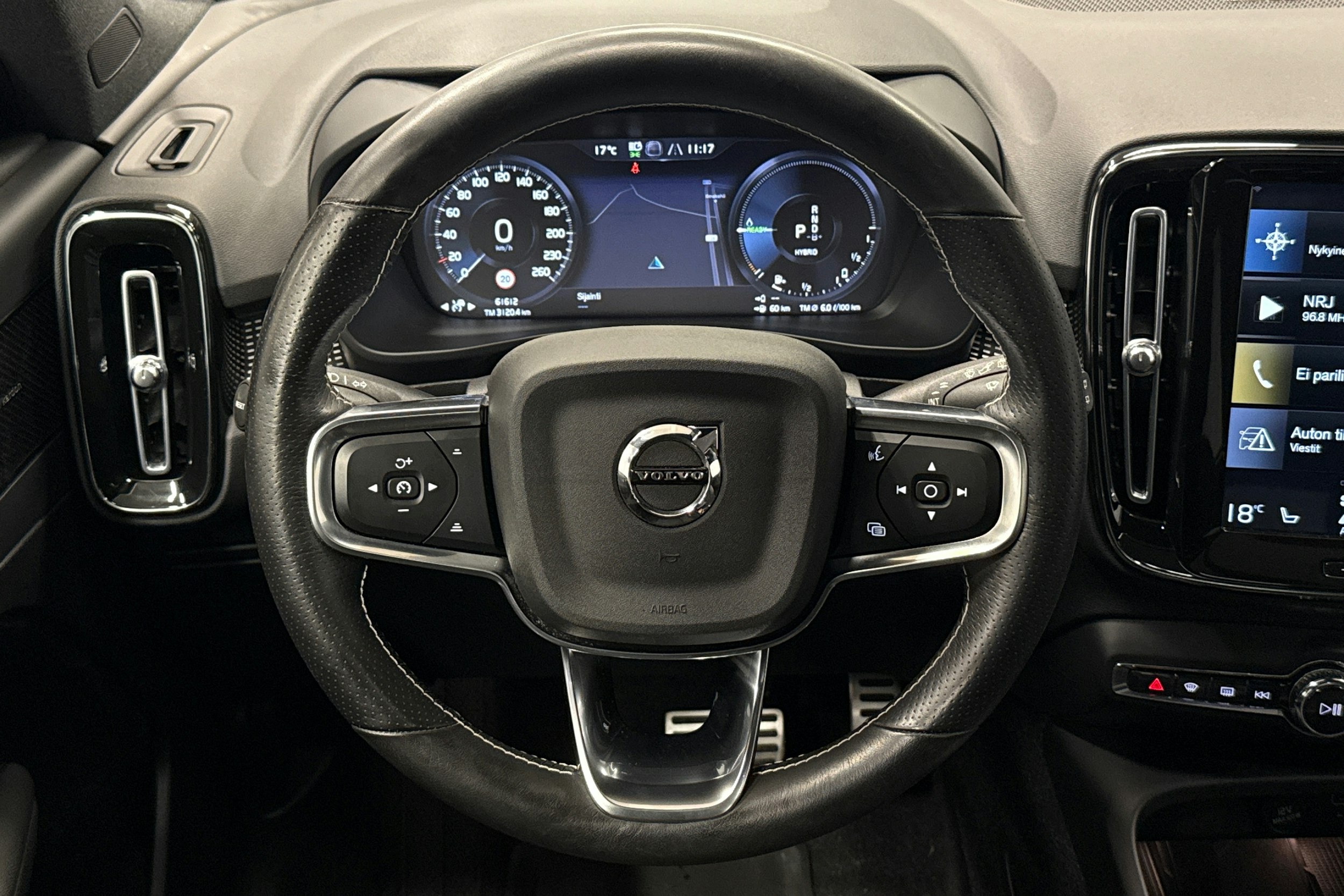 punainen Volvo XC40 2021 kuva 10.