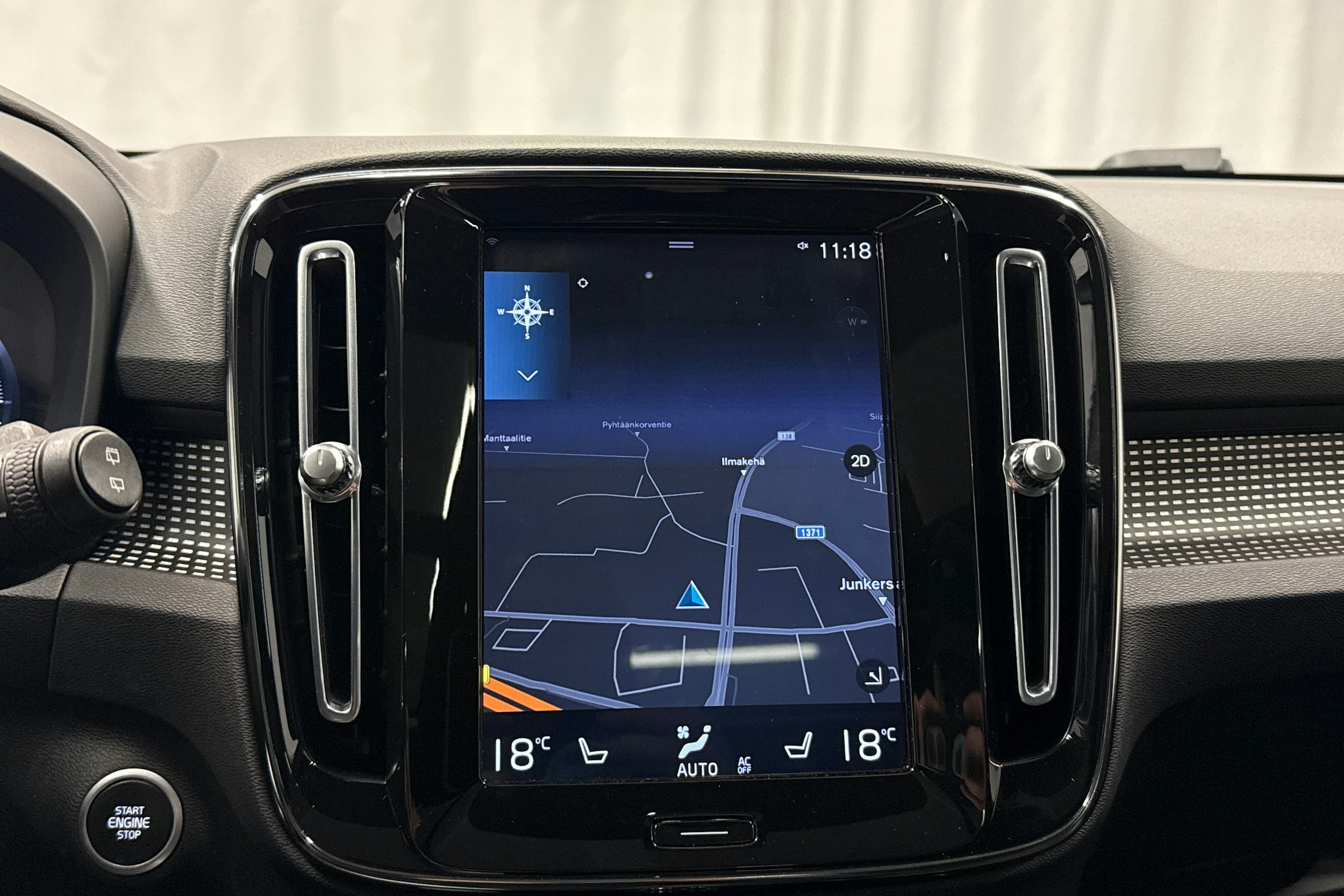 punainen Volvo XC40 2021 kuva 13.