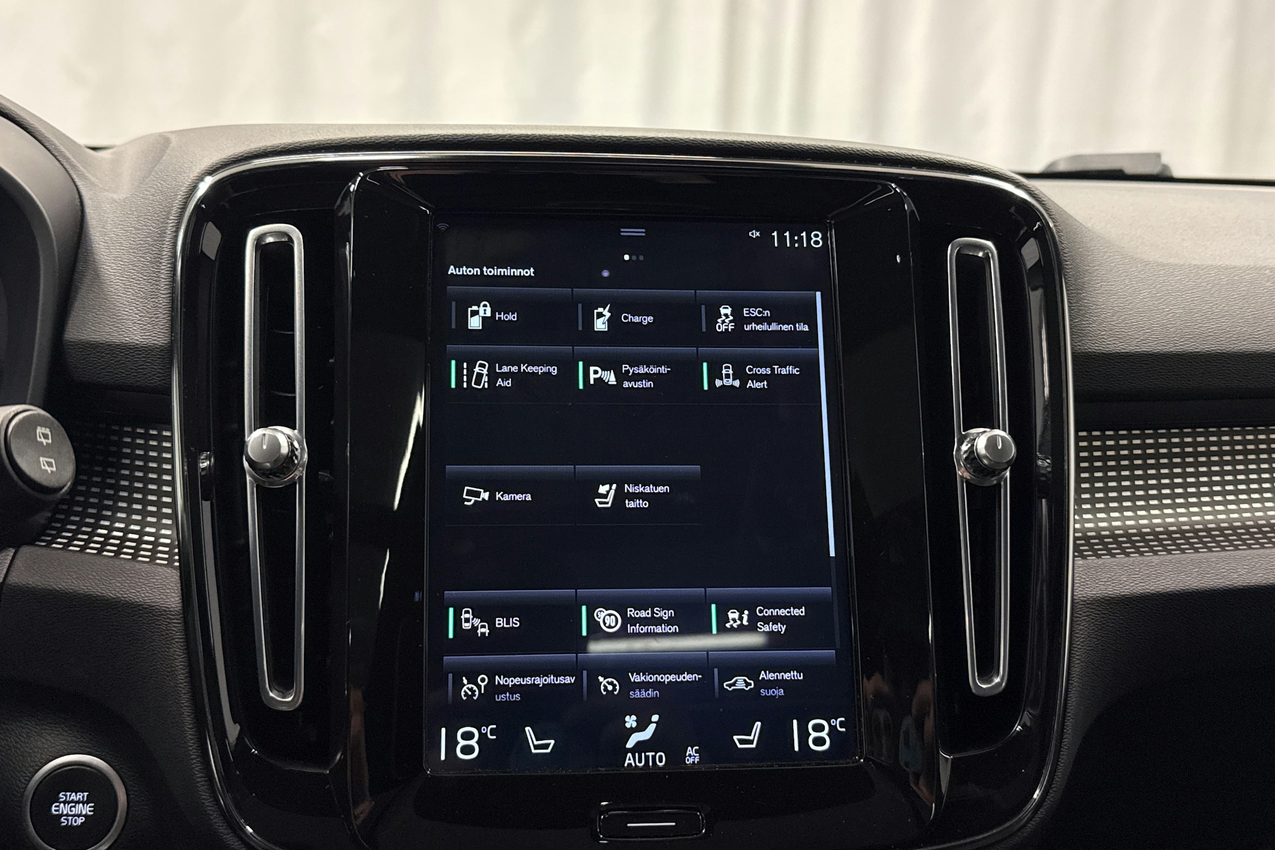 punainen Volvo XC40 2021 kuva 15.