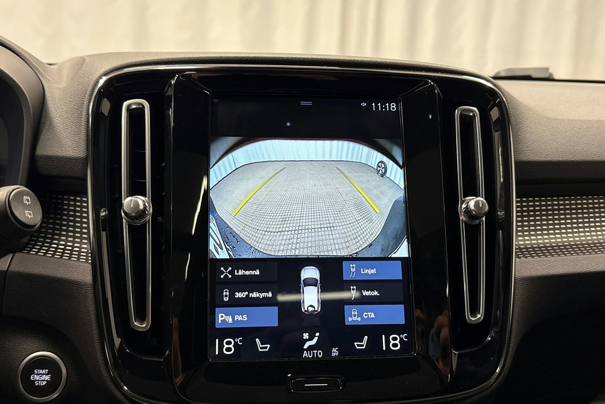 punainen Volvo XC40 2021 kuva 16.