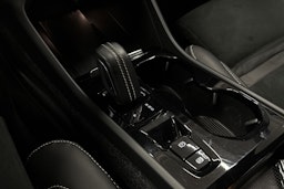 punainen Volvo XC40 2021 kuva 17.