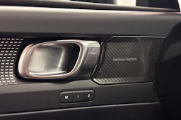 punainen Volvo XC40 2021 kuva 18.