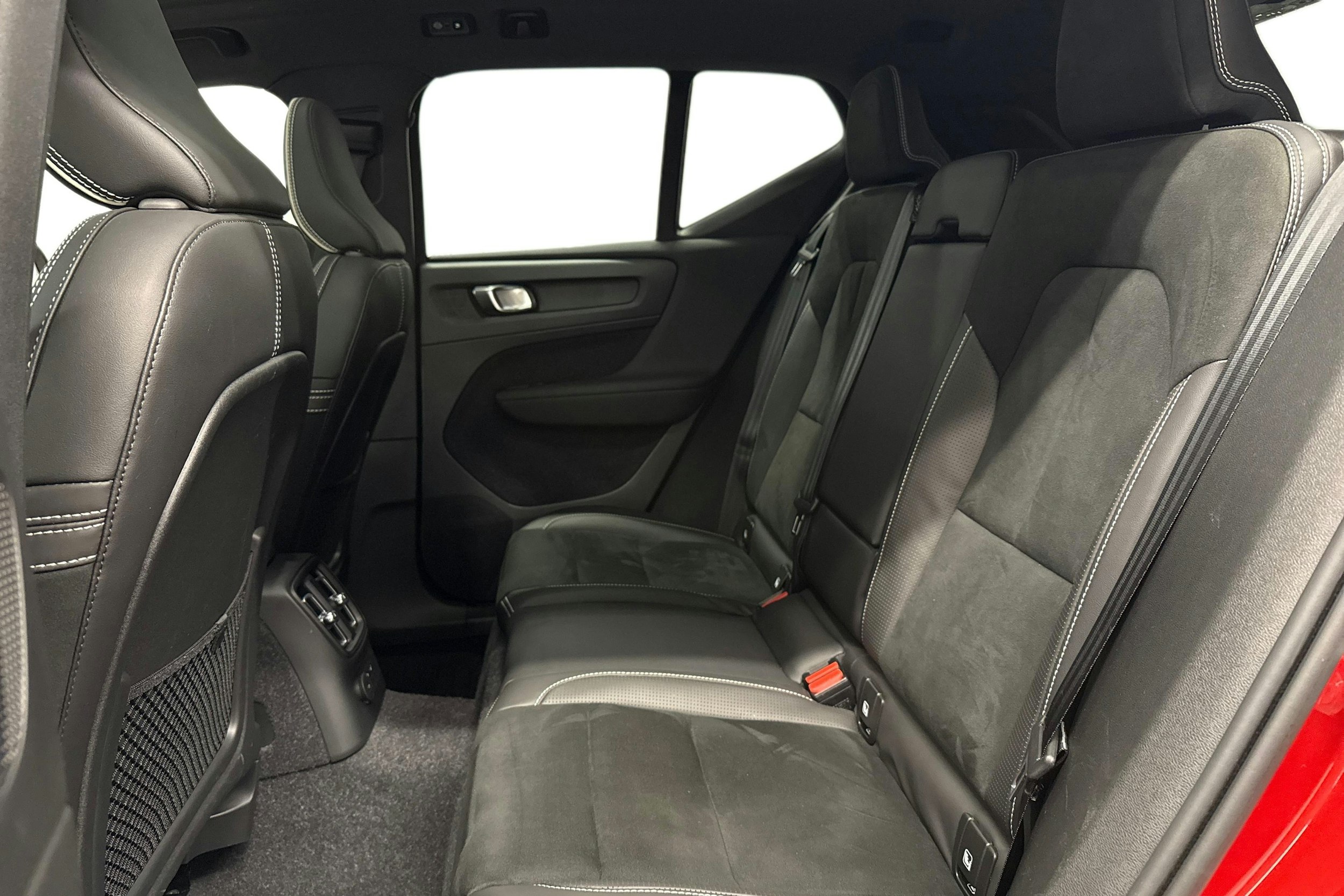 punainen Volvo XC40 2021 kuva 21.