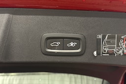 punainen Volvo XC40 2021 kuva 23.