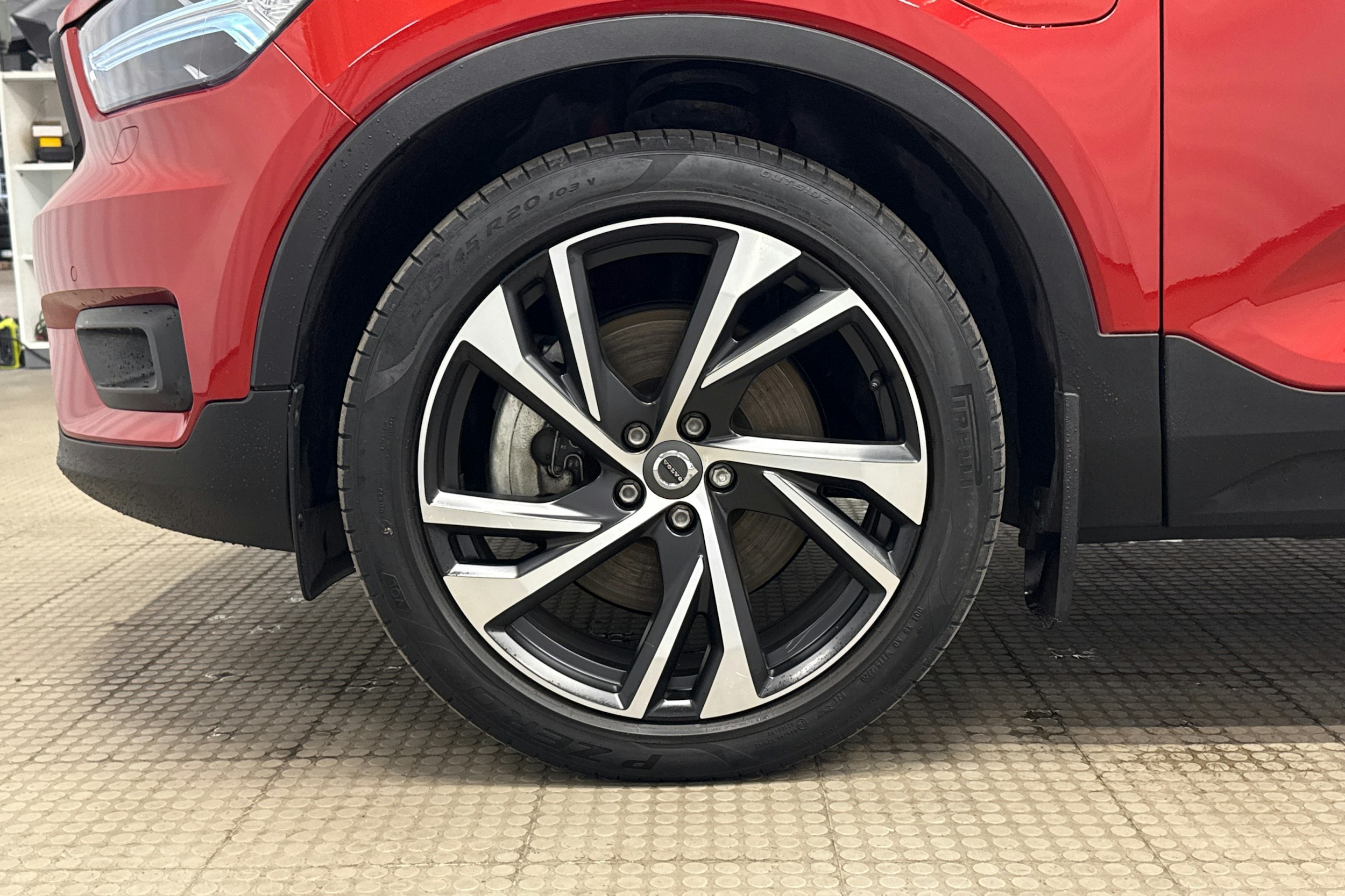 punainen Volvo XC40 2021 kuva 29.