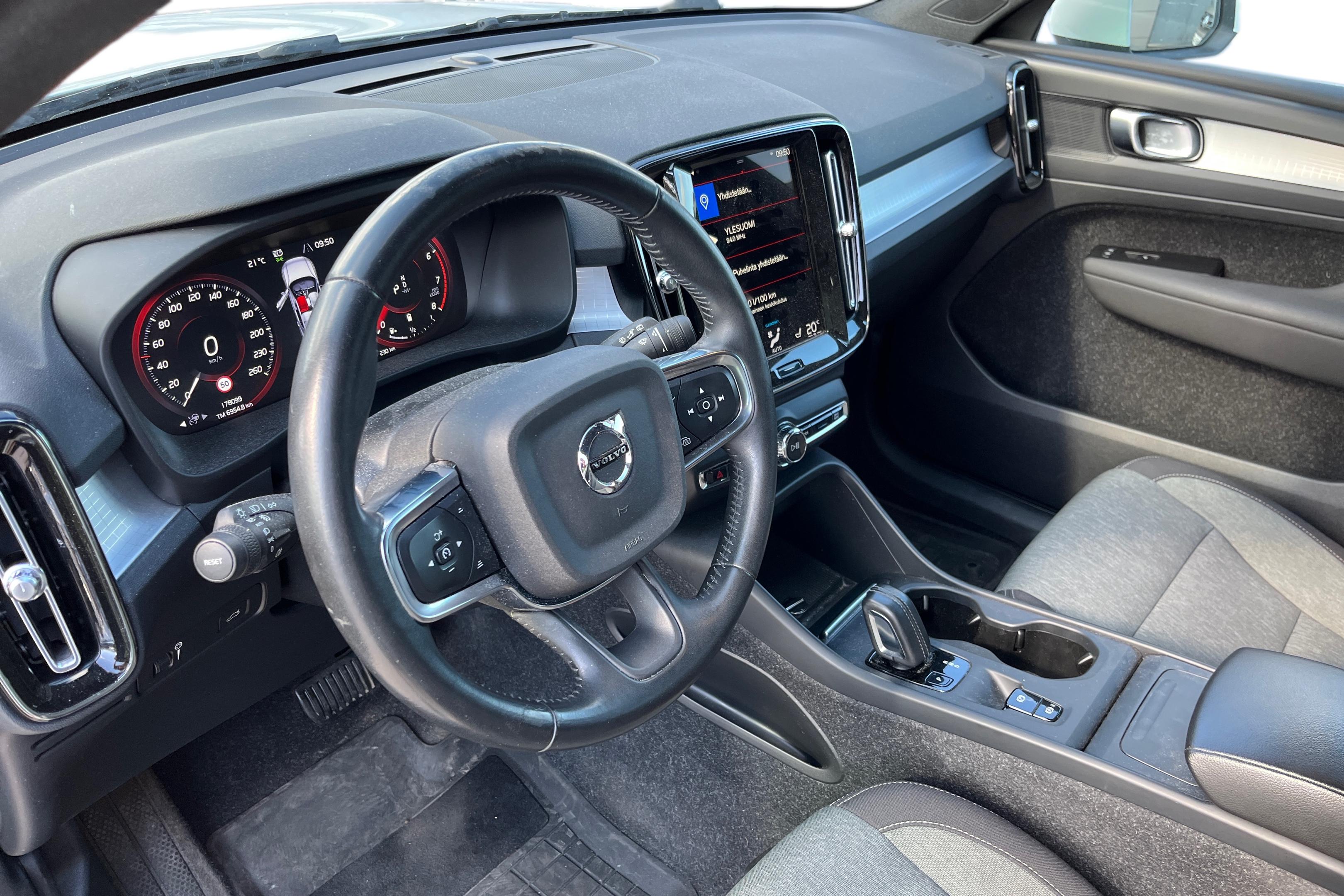 Volvo XC40 B4 MHEV Business aut 2021, photo 3/3