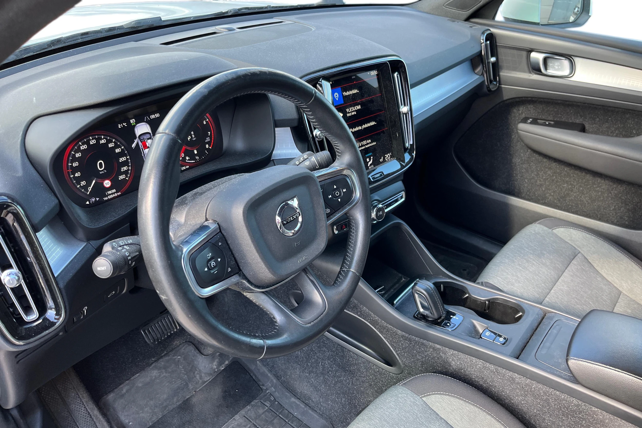 Volvo XC40 B4 MHEV Business aut 2021, photo 3/3