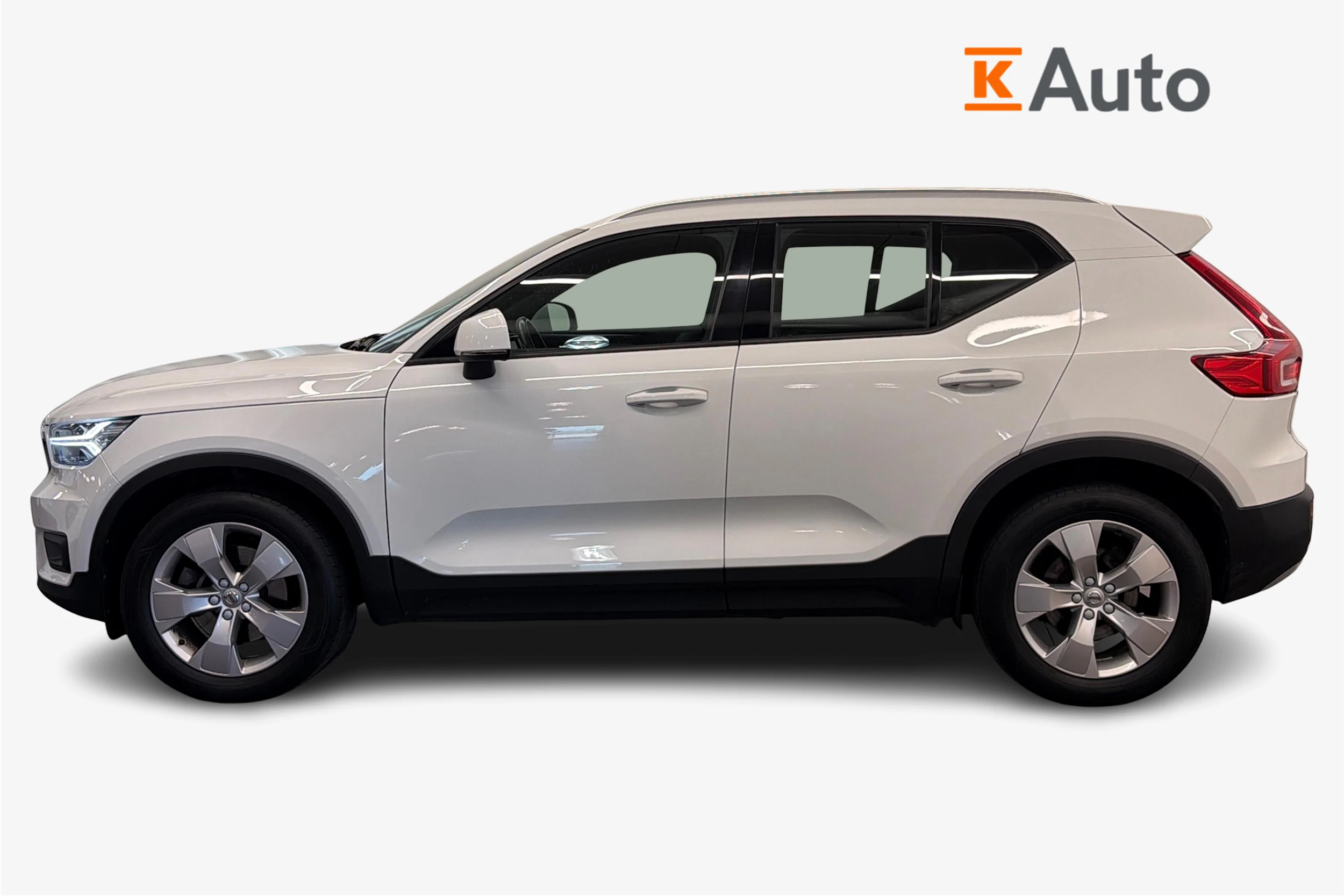 valkoinen Volvo XC40 2021 kuva 5.