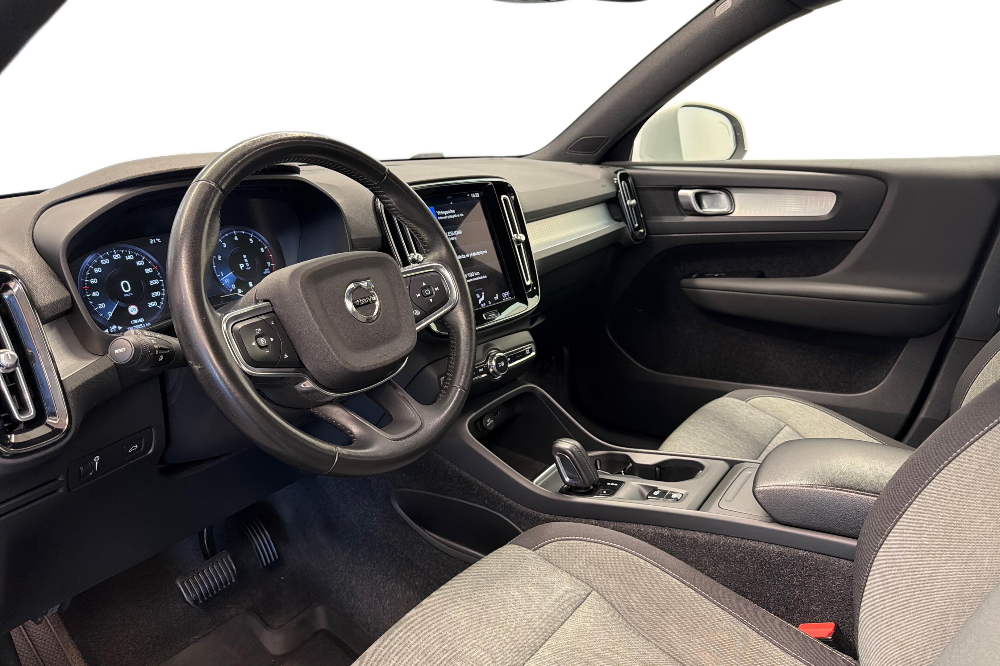 Volvo XC40 B4 MHEV Business aut 2021, bild 6/30