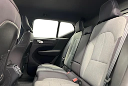 valkoinen Volvo XC40 2021 kuva 8.
