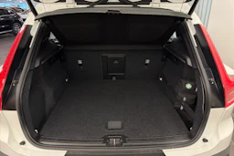 valkoinen Volvo XC40 2021 kuva 11.