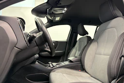 valkoinen Volvo XC40 2021 kuva 14.