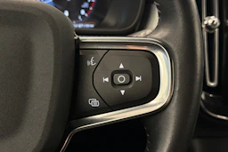 valkoinen Volvo XC40 2021 kuva 17.
