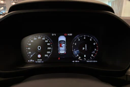 valkoinen Volvo XC40 2021 kuva 18.
