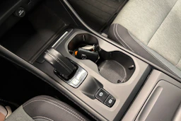 valkoinen Volvo XC40 2021 kuva 20.
