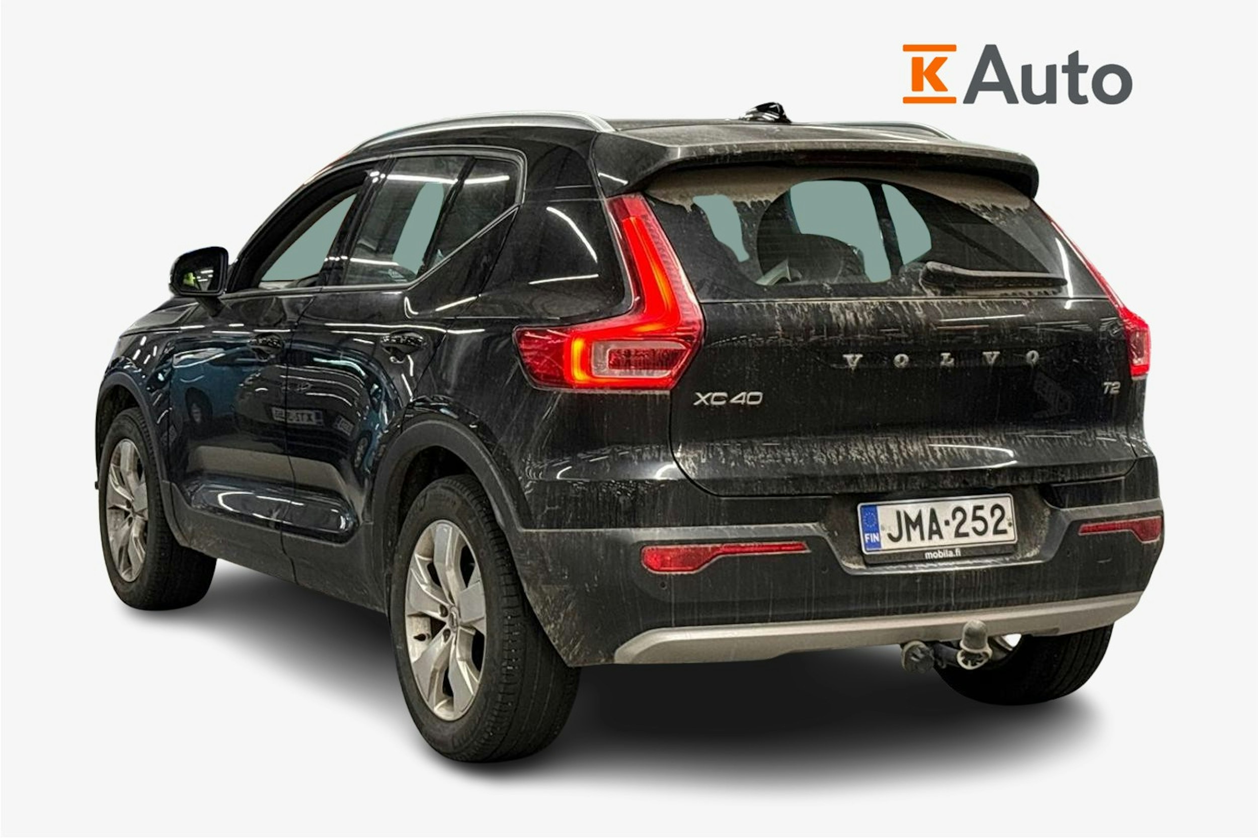 musta Volvo XC40 2021 kuva 2.