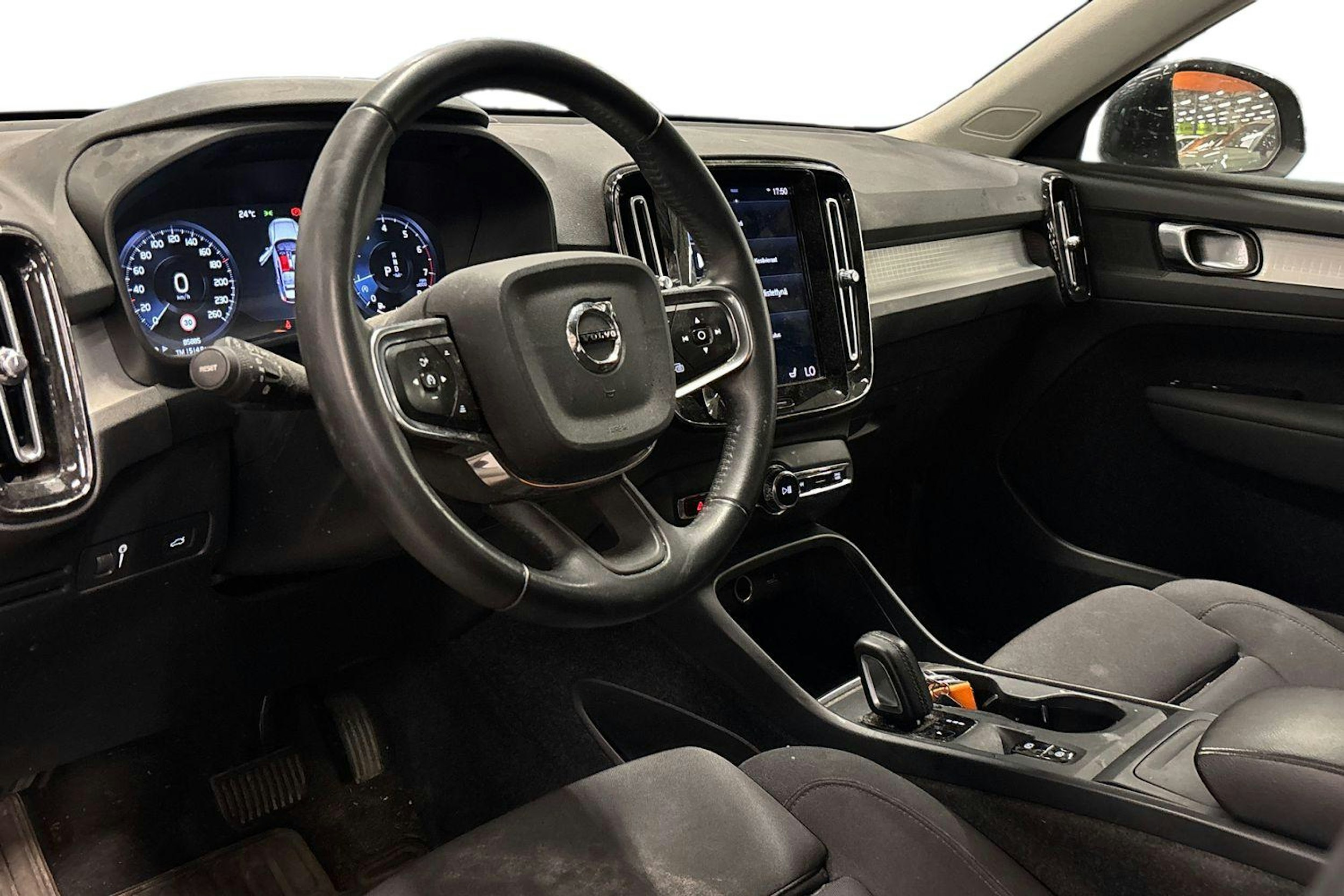 musta Volvo XC40 2021 kuva 3.