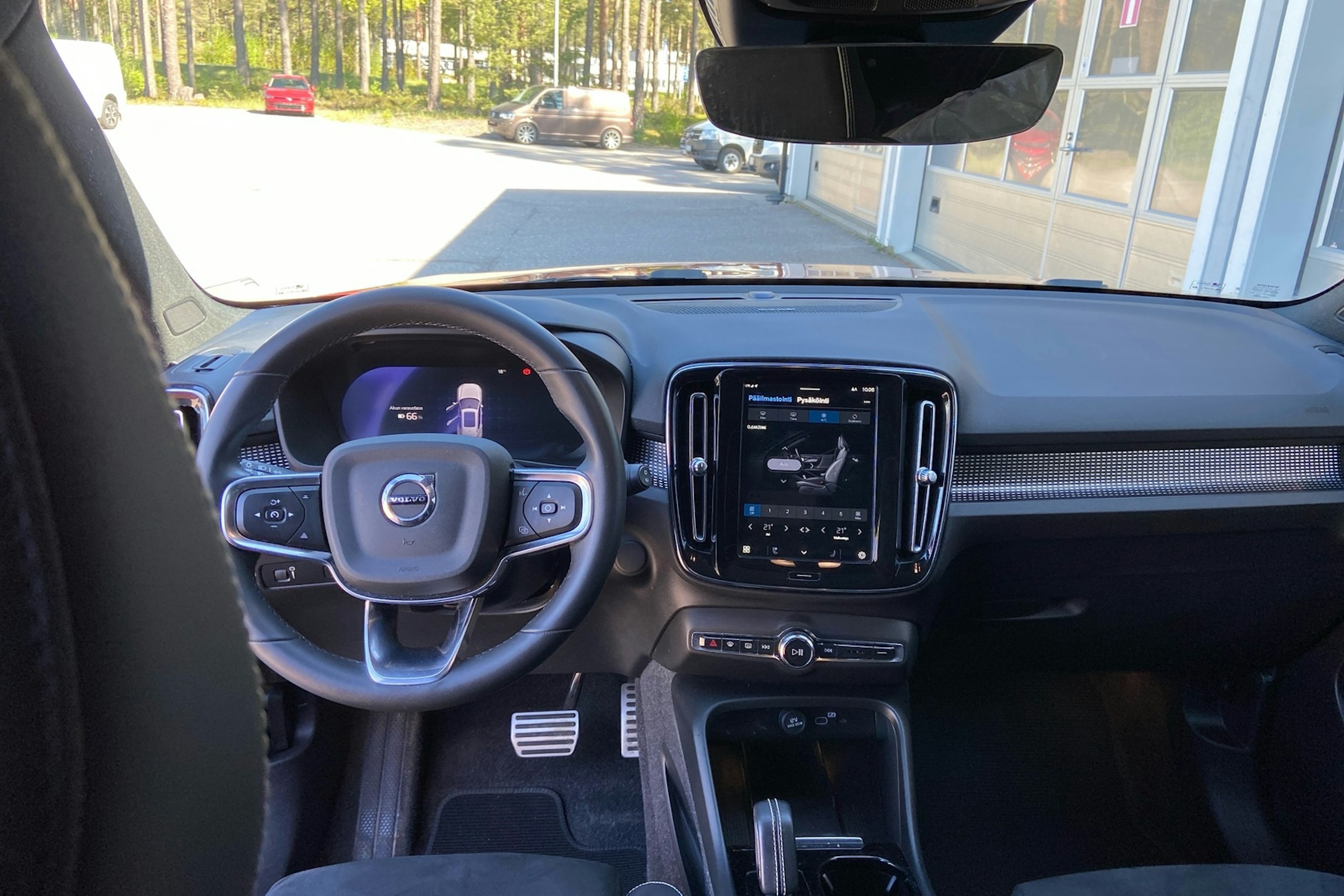 punainen Volvo XC40 2021 kuva 7.