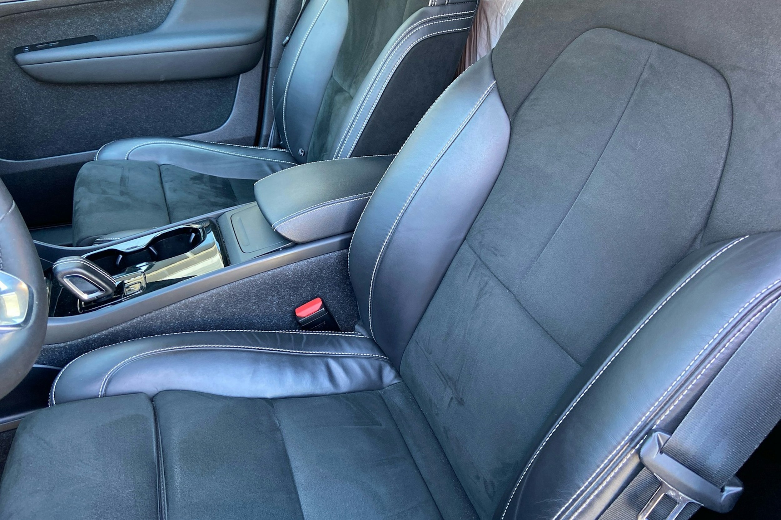 punainen Volvo XC40 2021 kuva 8.