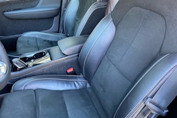 punainen Volvo XC40 2021 kuva 8.