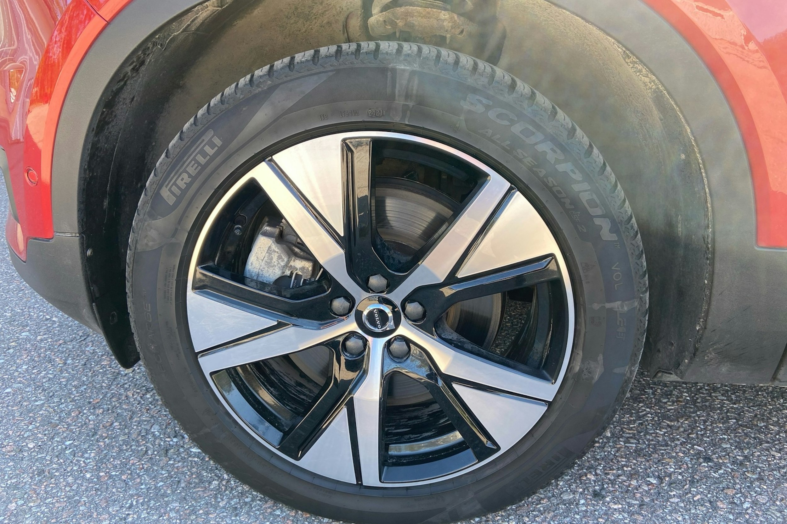 punainen Volvo XC40 2021 kuva 9.