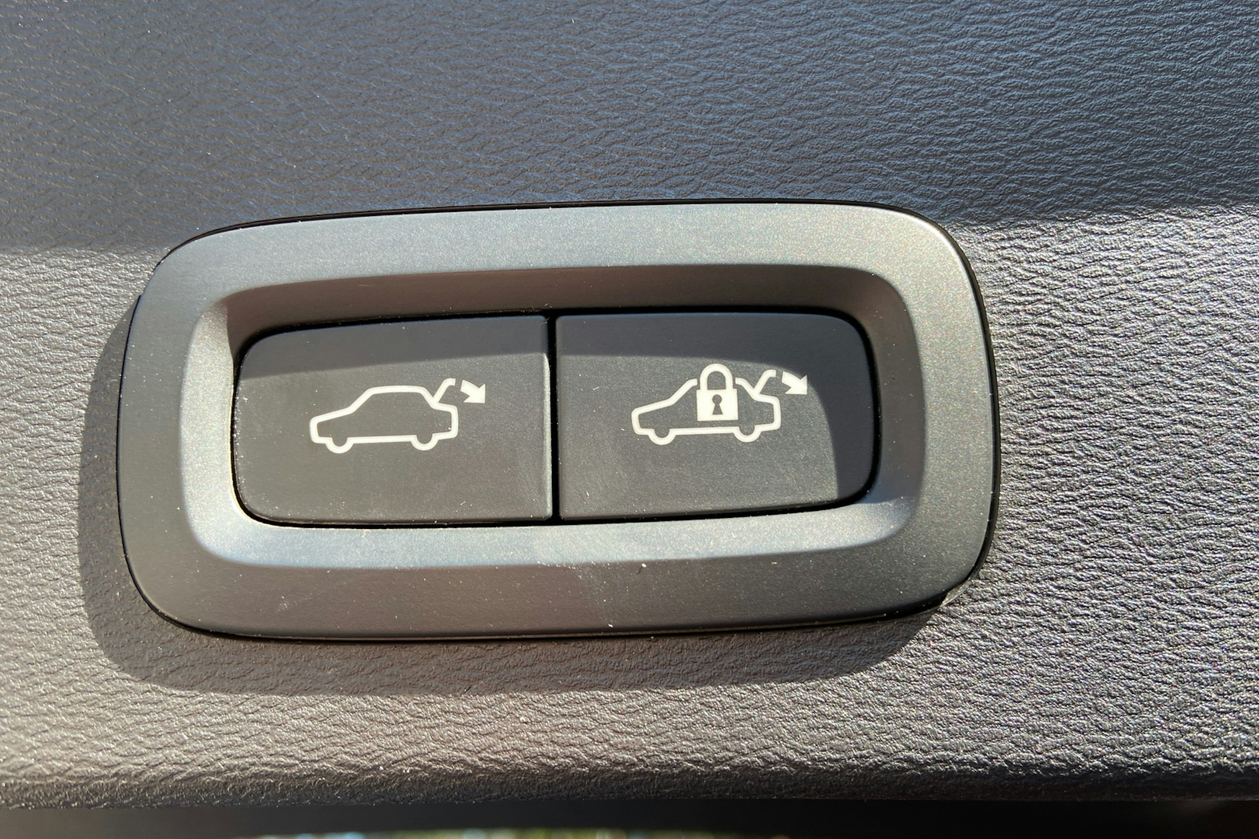 punainen Volvo XC40 2021 kuva 15.