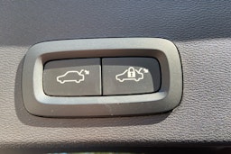 punainen Volvo XC40 2021 kuva 15.