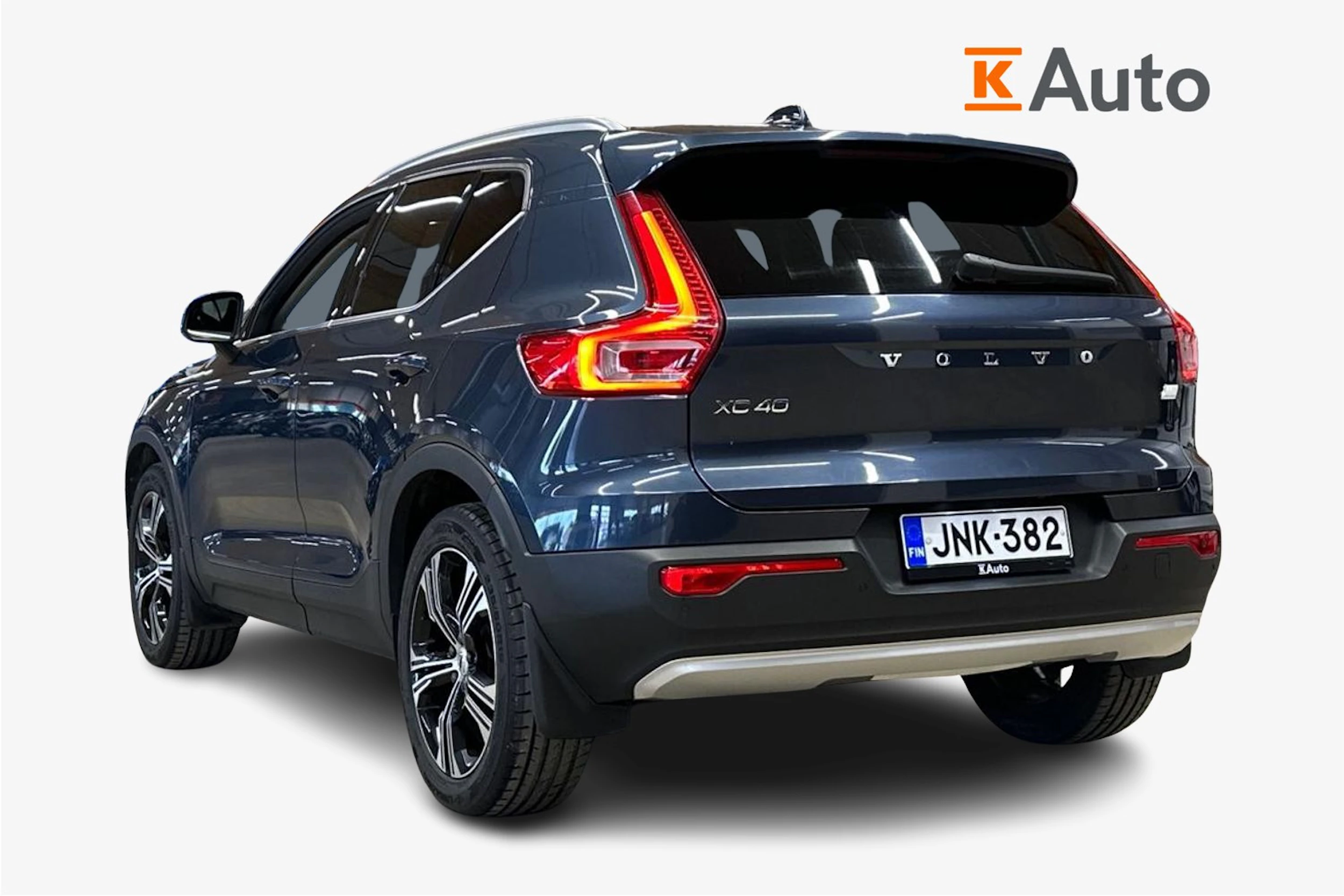 sininen Volvo XC40 2021 kuva 3.