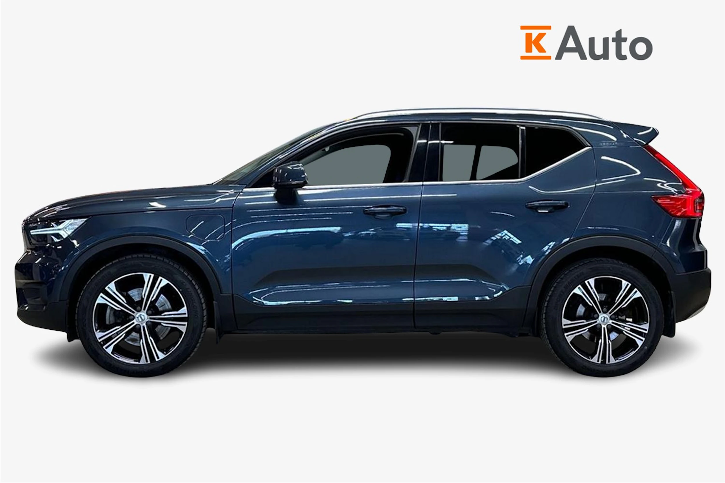 sininen Volvo XC40 2021 kuva 7.