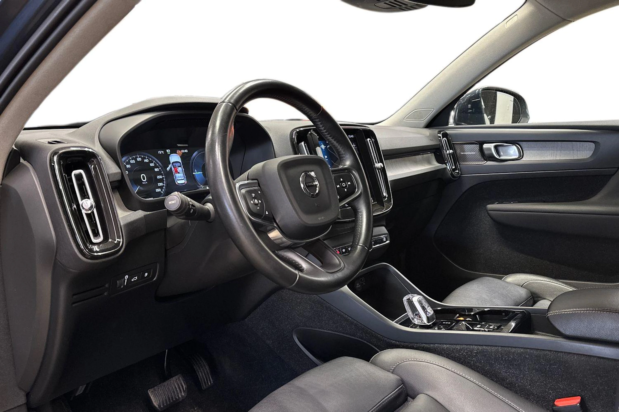 sininen Volvo XC40 2021 kuva 8.