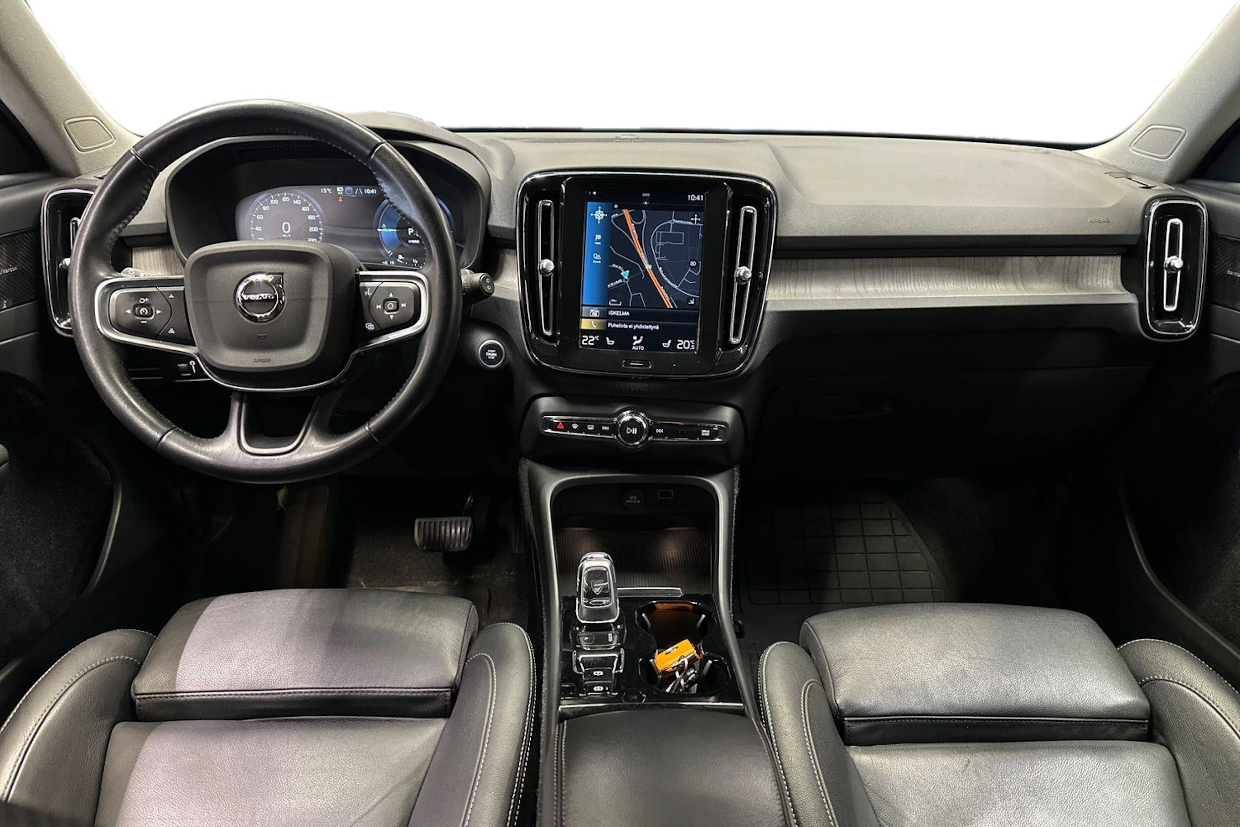 sininen Volvo XC40 2021 kuva 9.