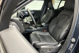 sininen Volvo XC40 2021 kuva 17.