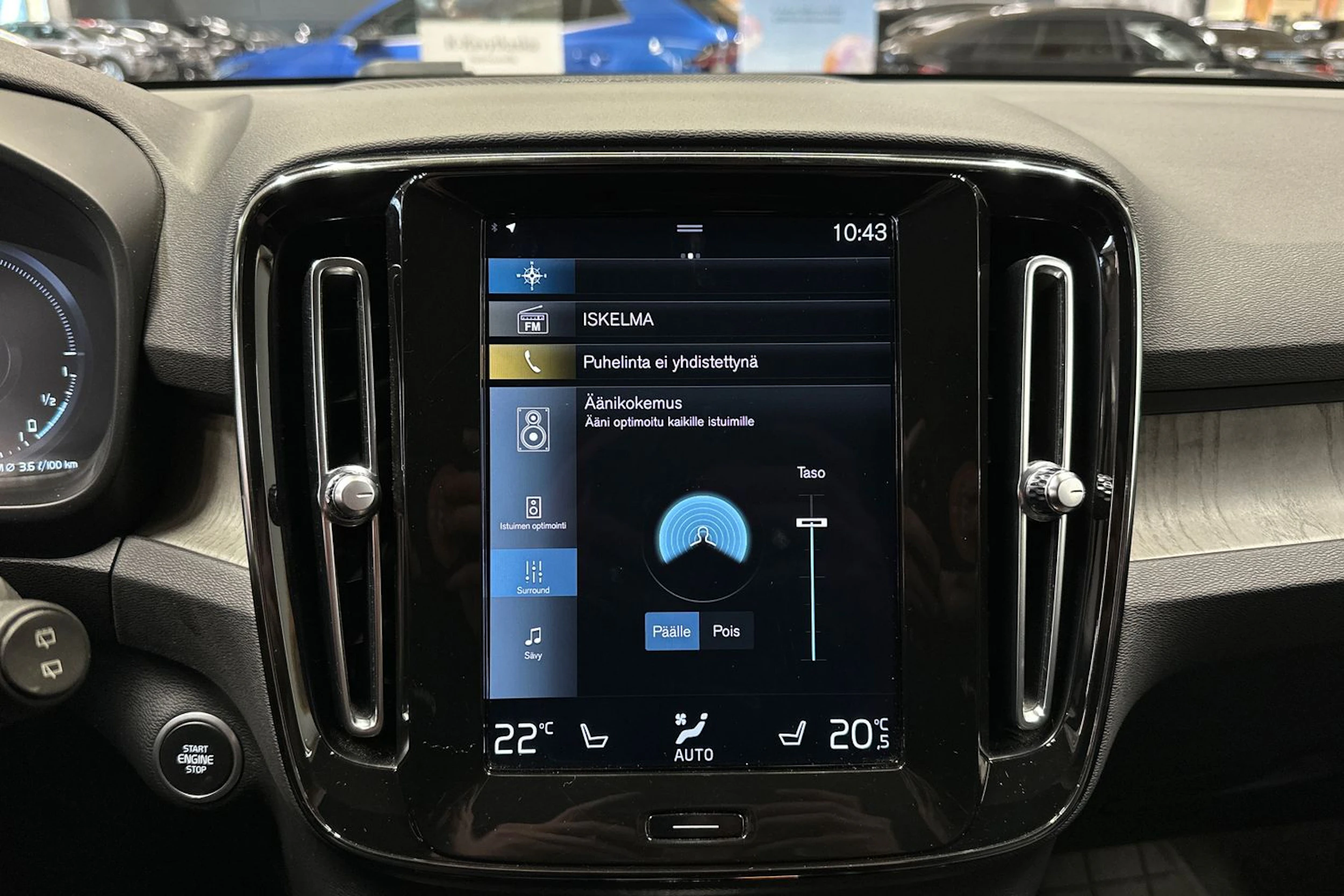 sininen Volvo XC40 2021 kuva 19.