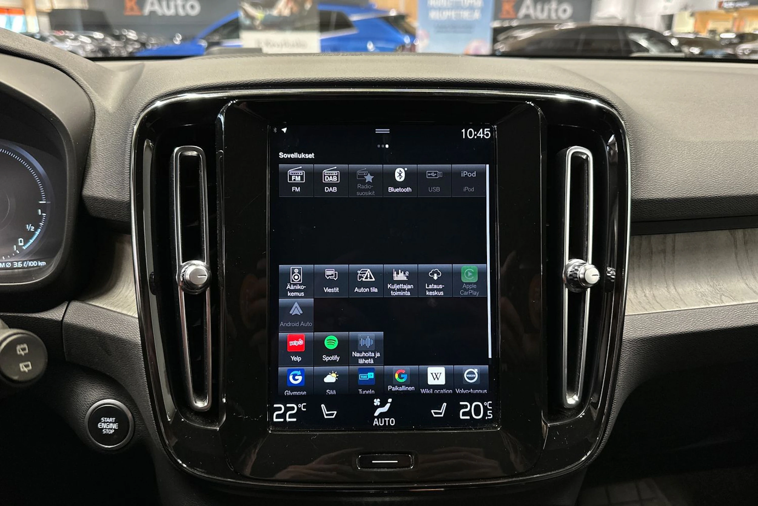 sininen Volvo XC40 2021 kuva 22.