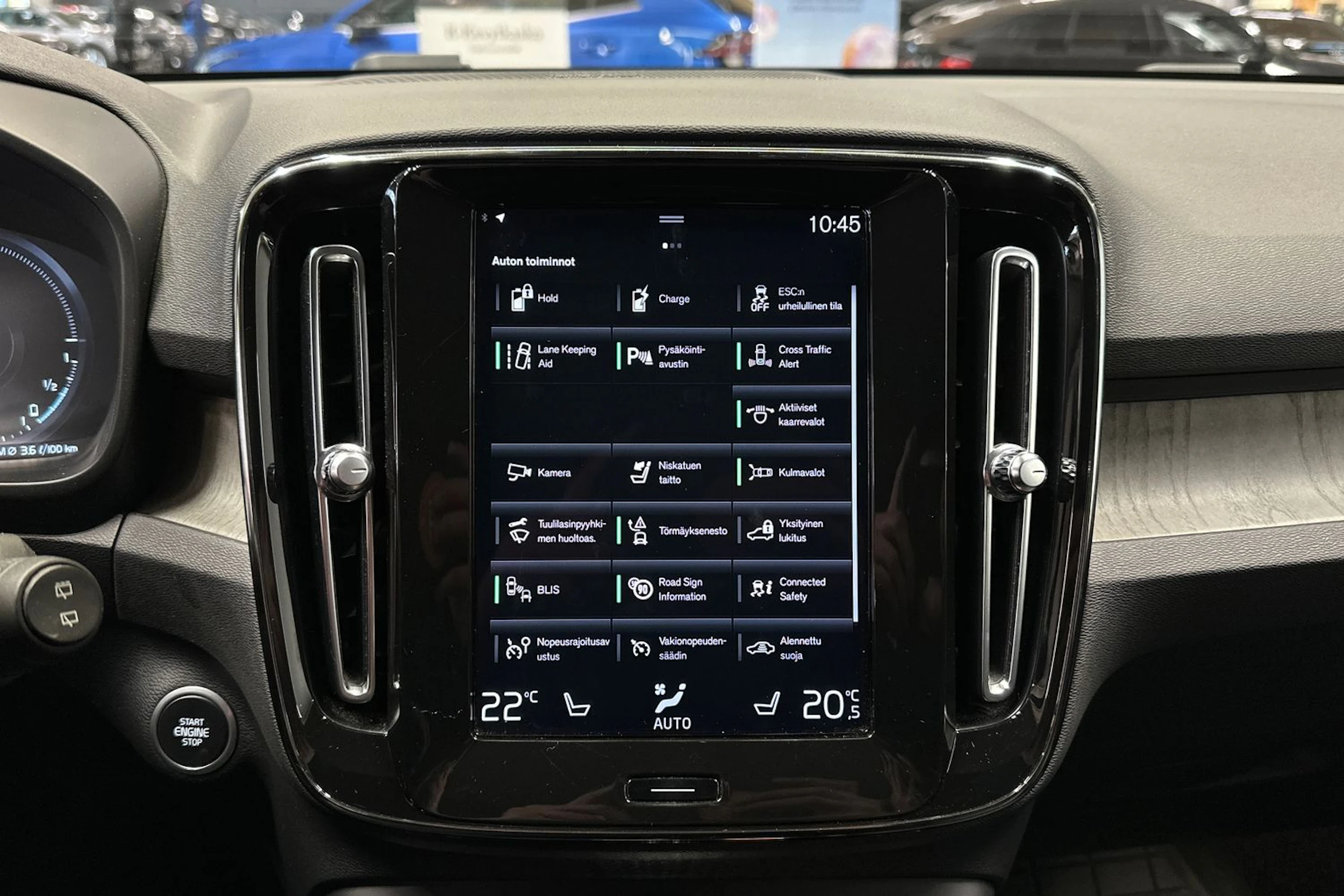 sininen Volvo XC40 2021 kuva 23.