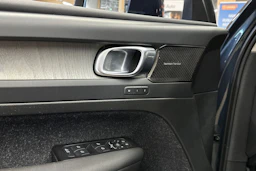sininen Volvo XC40 2021 kuva 29.
