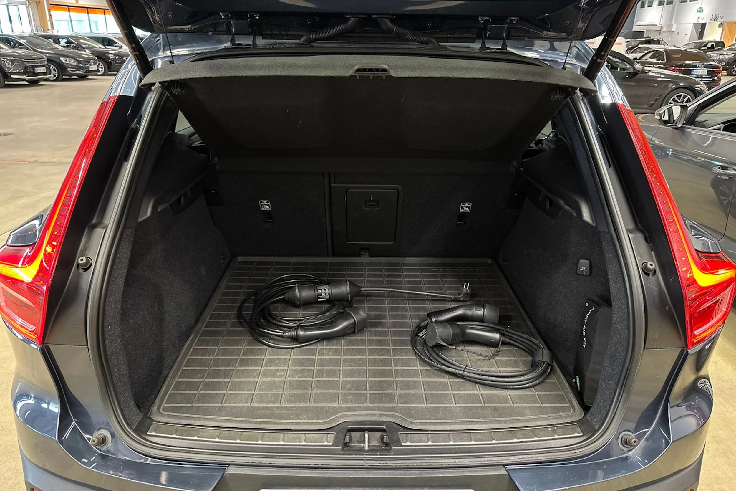 sininen Volvo XC40 2021 kuva 30.