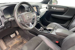Vihreä Volvo XC40 2021 kuva 3.