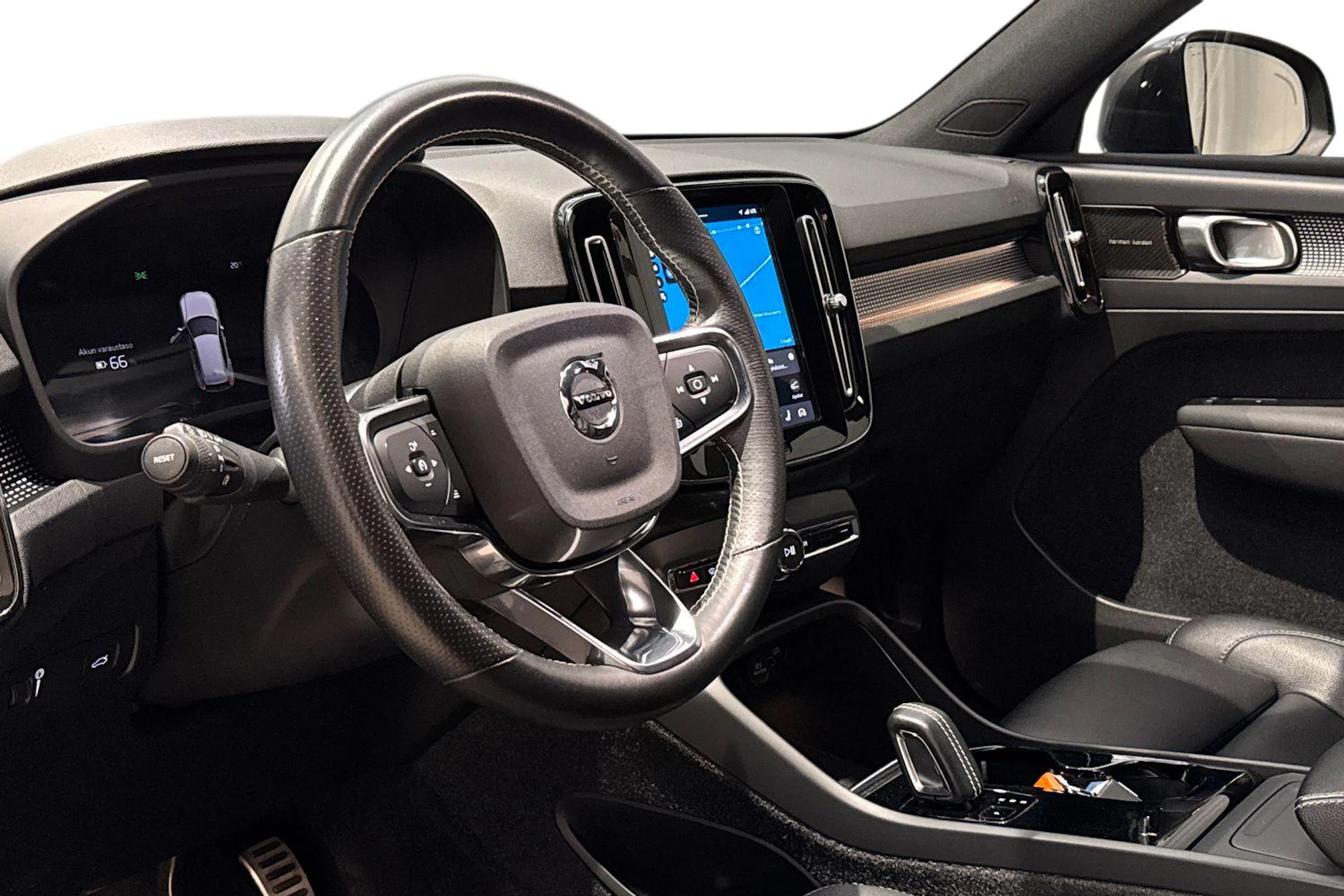 musta Volvo XC40 2021 kuva 8.