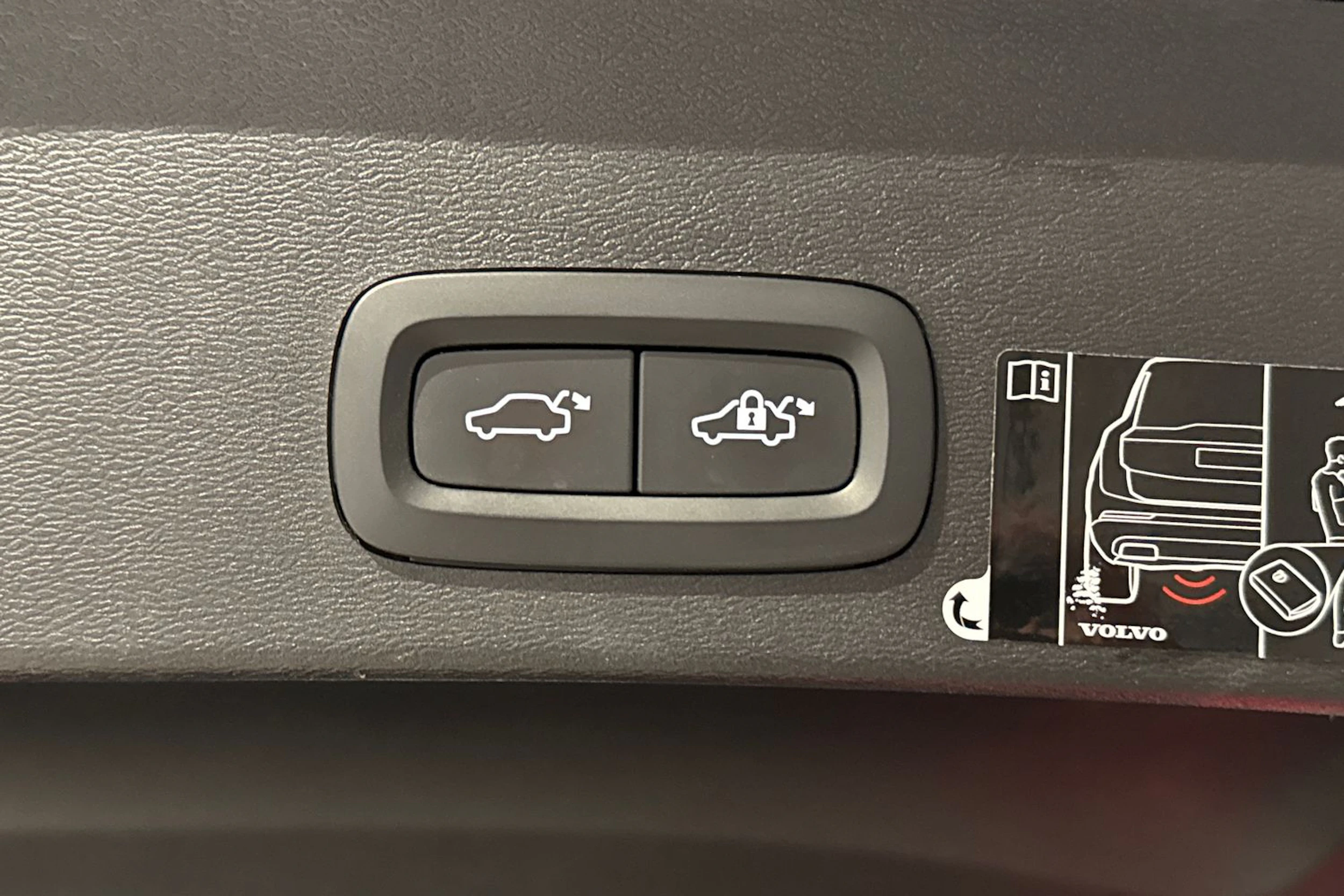 musta Volvo XC40 2021 kuva 17.