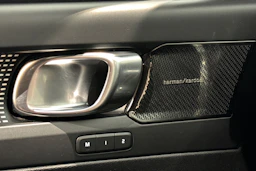 musta Volvo XC40 2021 kuva 19.
