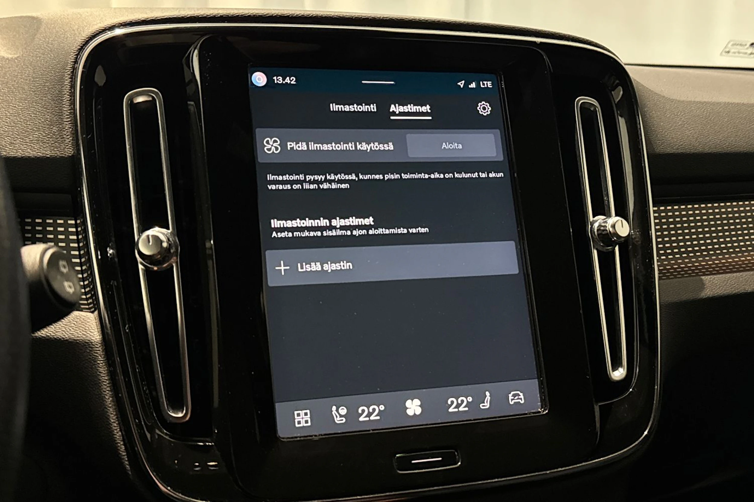 musta Volvo XC40 2021 kuva 25.