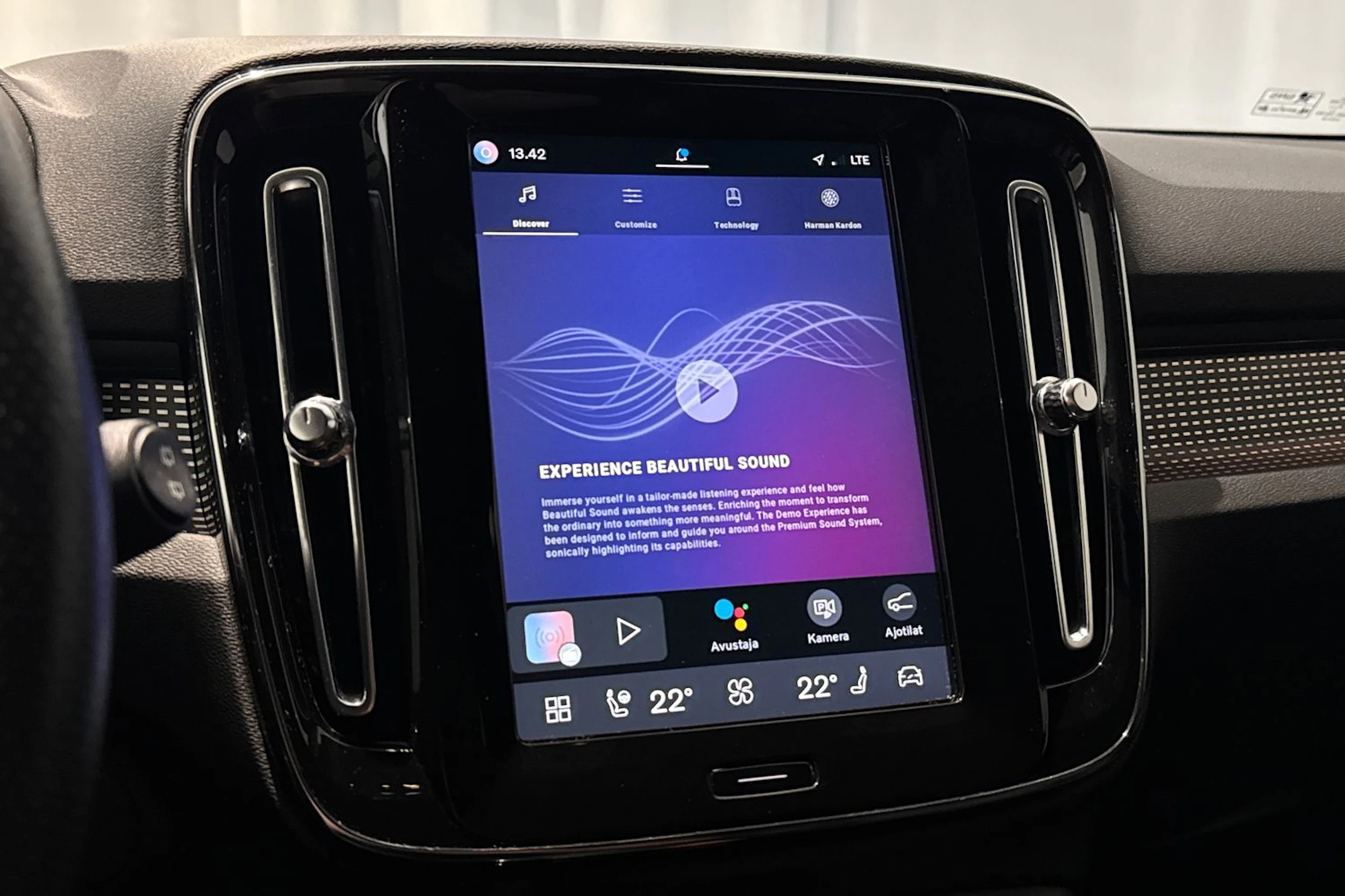 musta Volvo XC40 2021 kuva 27.
