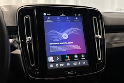 musta Volvo XC40 2021 kuva 27.