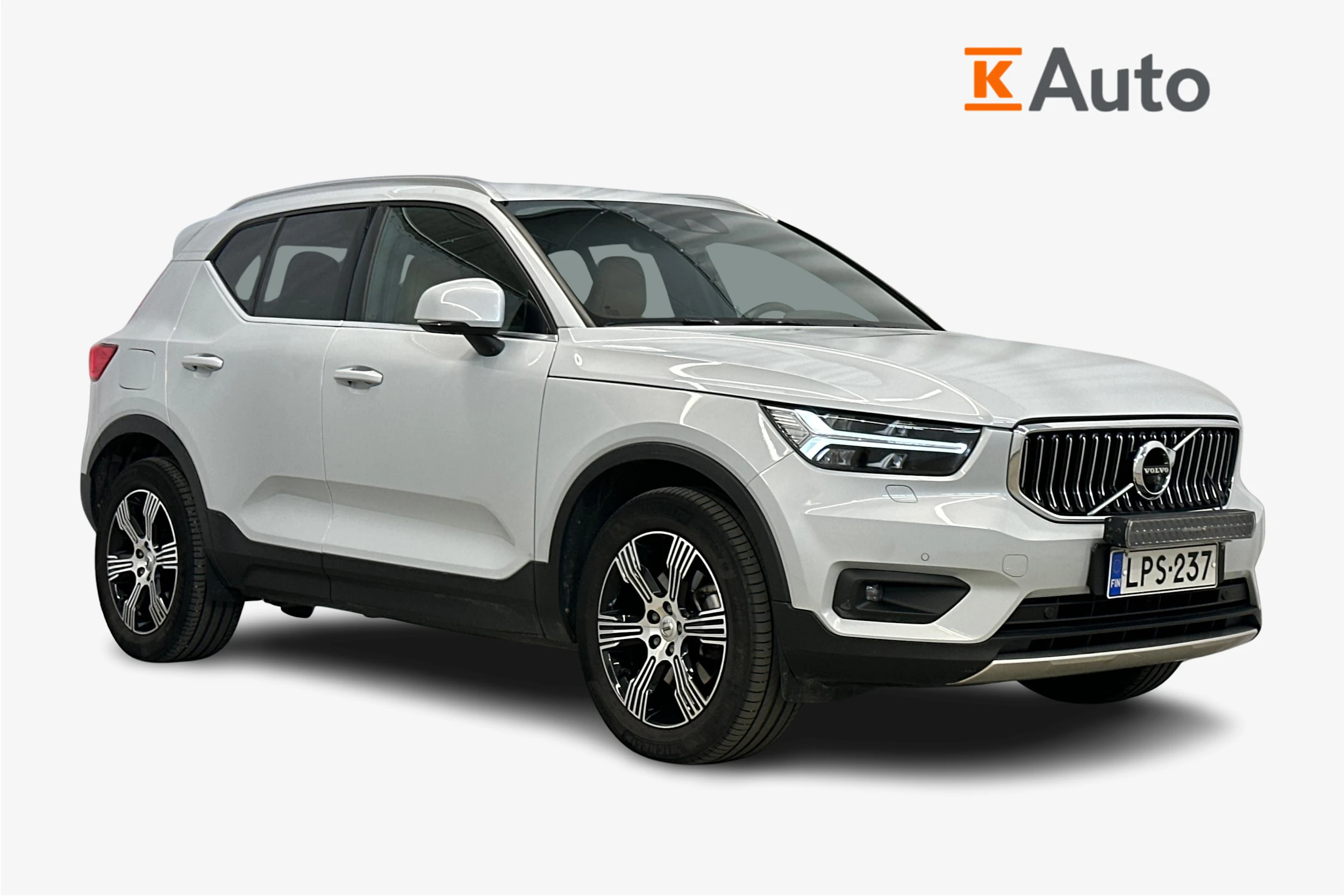 Harmaa Volvo XC40 2021 kuva 1.