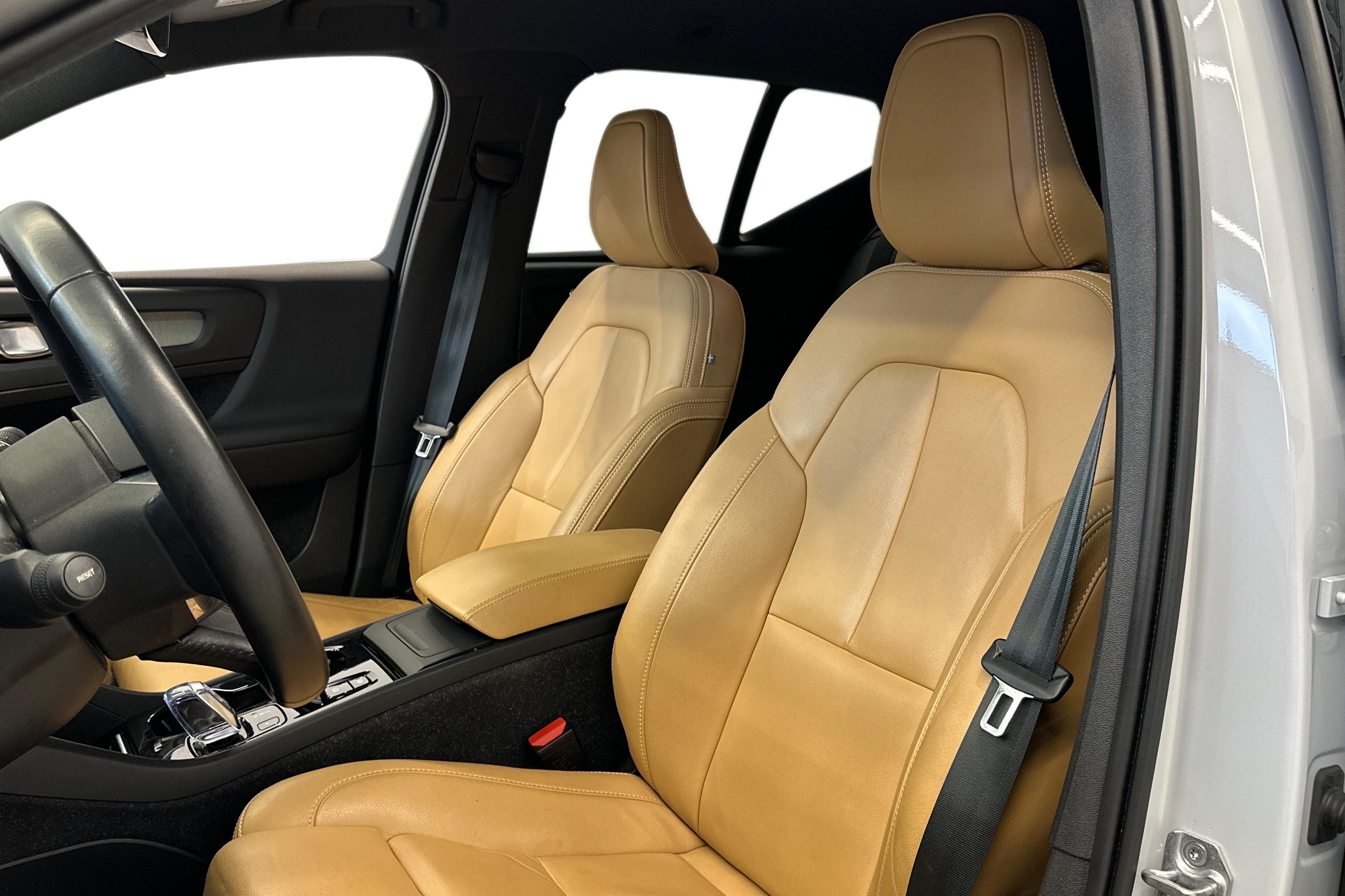 Volvo XC40 2021, photo 6/30