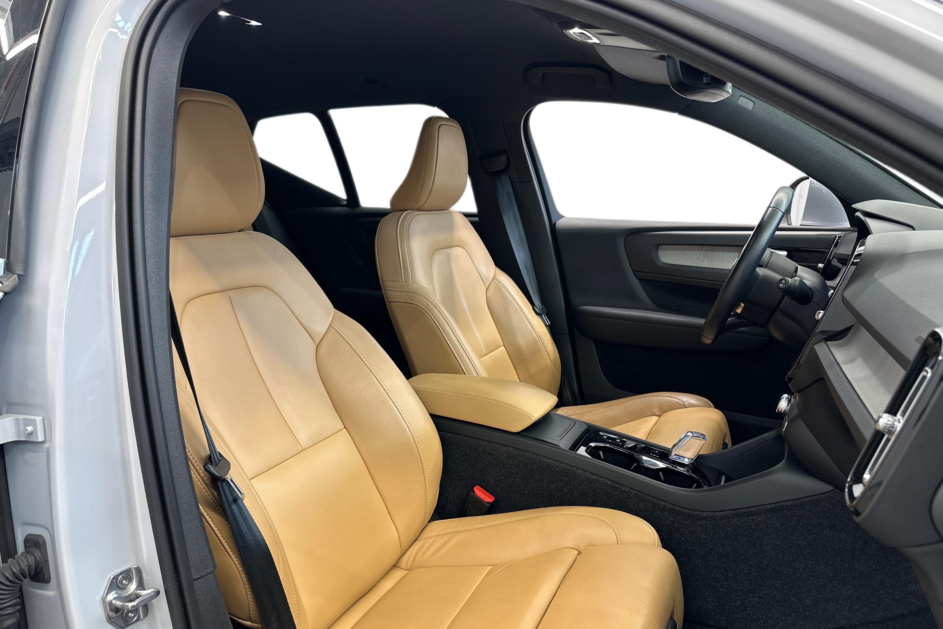 Volvo XC40 2021, photo 7/30