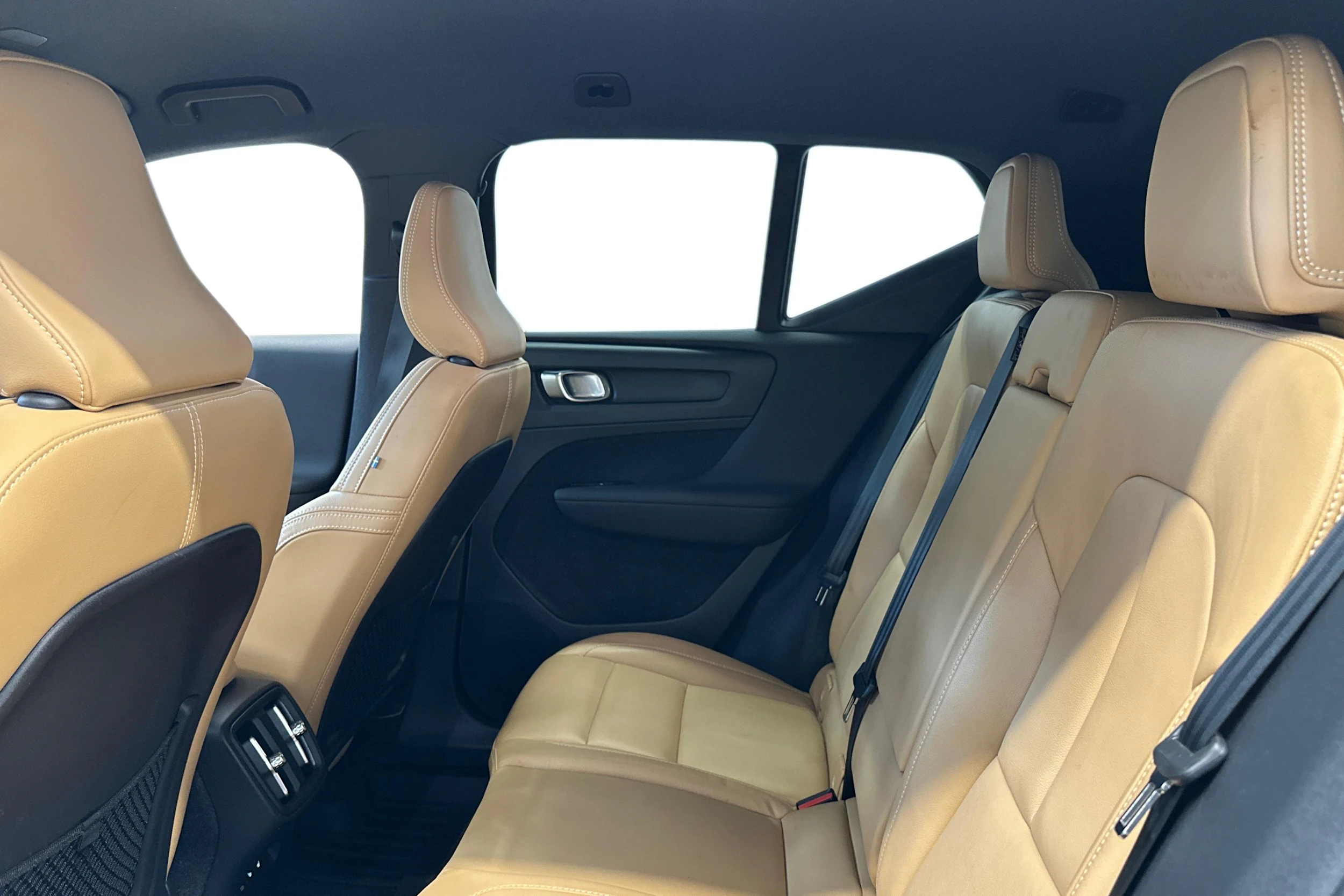 Harmaa Volvo XC40 2021 kuva 8.
