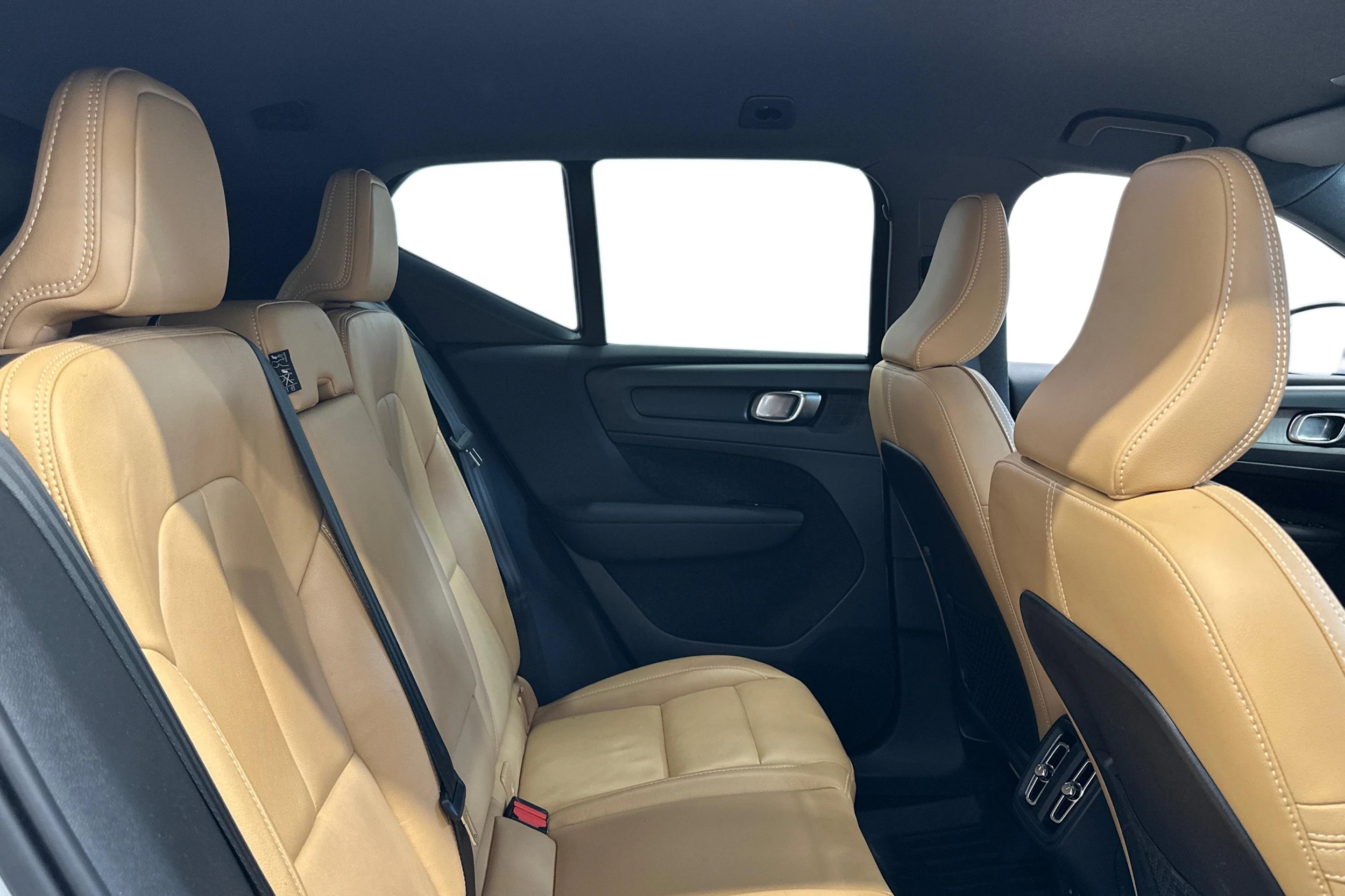 Harmaa Volvo XC40 2021 kuva 9.